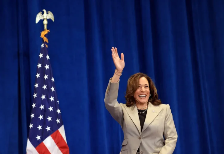 Kamala Harris avansează în sondaje şi şi-ar putea prezenta marţi candidatul la postul de vicepreşedinte