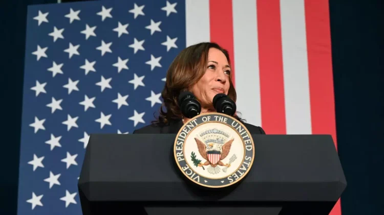 Cine este Kamala Harris, propunerea lui Joe Biden pentru Casa Albă. A scris istorie în 2021, când a devenit prima vicepreședintă a SUA