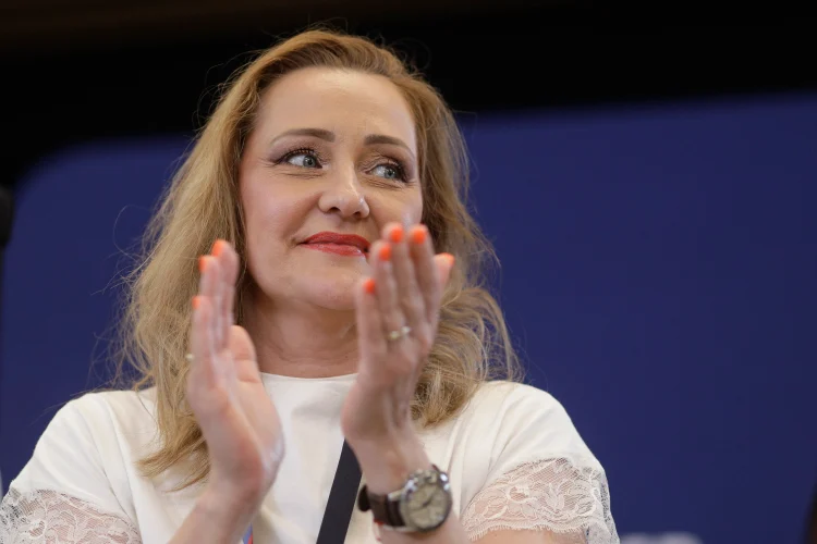 VIDEO Elena Lasconi, atac la Klaus Iohannis: „E arogant, și-a văzut doar de vacanțe și de propriul interes” / Despre Ciucă: Un PSD-ist vopsit galben