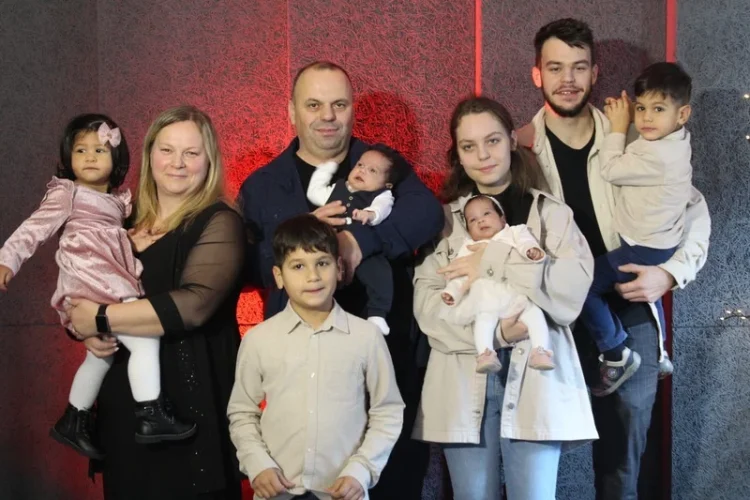 Cum este viața într-o casă cu 7 copii? Și cum ajunge o familie să adopte 5 frați? Naomi Oprianu, sora cea mare: „I-am iubit foarte mult de la început”