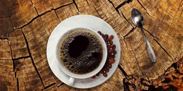 Analiză XTB: Cafeaua din oraș devine tot mai scumpă. Cel mai popular lanț de cafenele, forțat să caute soluții
