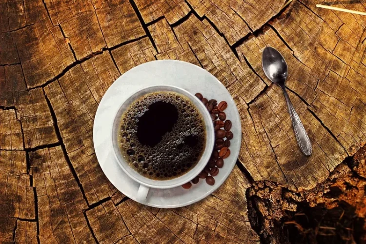 Analiză XTB: Cafeaua din oraș devine tot mai scumpă. Cel mai popular lanț de cafenele, forțat să caute soluții