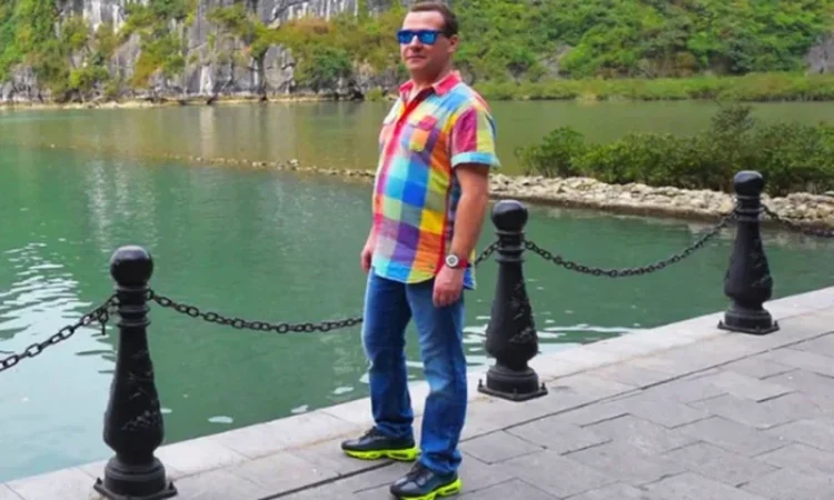 Medvedev 🤡 avertizează că va trimite tancuri rusești în capitala unei țări NATO ca răspuns la incursiunea ucrainenilor pe teritoriul Rusiei Medvedev 🤡 avertizează că va trimite tancuri rusești în capitala unei țări NATO ca răspuns la incursiunea ucrainenilor pe teritoriul Rusiei