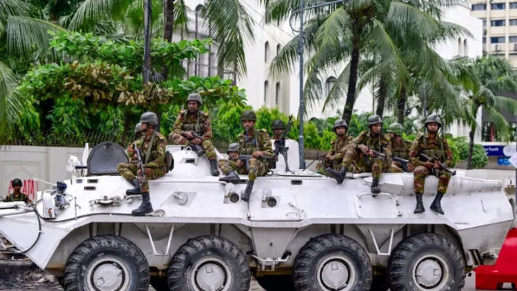 Premierul din Bangladesh a demisionat și a plecat din țară, după luni de proteste, sute de morți și răniți, incendii și distrugeri