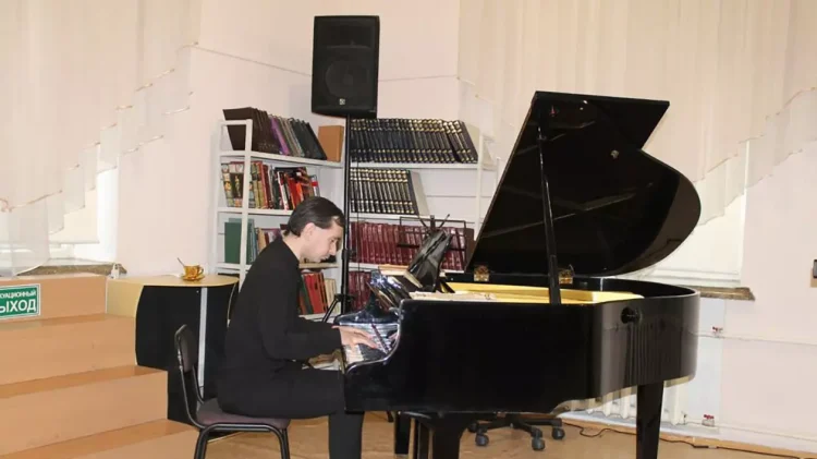Un pianist rus, opozant al războiului din Ucraina, a murit într-o închisoare din Siberia