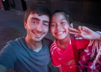 Cum a ajuns un specialist în marketing digital de peste 15 ani să organizeze vacanțe în Thailanda? Thailandezul a vrut să se mute în țara râsului și a iubirii, ce îl ține încă în România și cum arată viața lui la Lerești, în Argeș