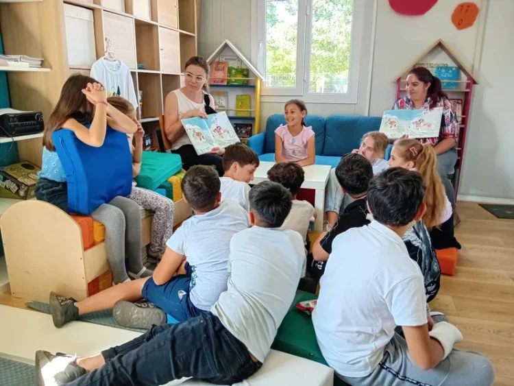 Abandonul școlar în România este la una dintre cele mai mari rate din UE, iar forța de muncă este deficitară. Și cum schimbăm destinele copiilor din mediile vulnerabile prin educație? EduAct încearcă să-i ajute pe cei mici să-și atingă potențialul