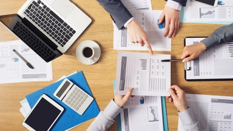 Creșterile masive ale salariului minim sperie companiile. Milcev, Ernst&Young(EY): O nouă majorare poate schimba planurile pe termen lung Creșterile masive ale salariului minim sperie companiile. Milcev, Ernst&Young(EY): O nouă majorare poate schimba planurile pe termen lung