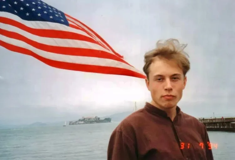 Elon Musk a lucrat ilegal în SUA în anii '90, după sosirea sa din Africa de Sud, în contrast cu politicile anti-imigrație ale lui Trump, dezvăluie Washington Post