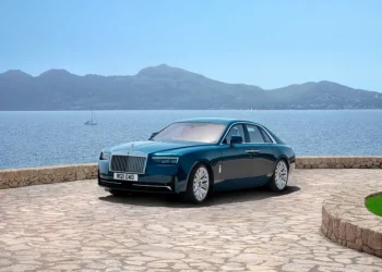 Rolls-Royce Ghost facelift debutează oficial cu un design împrospătat și noi tehnologii