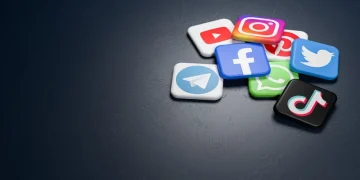 Cine poartă responsabilitatea pentru ceea ce se întâmplă pe rețelele sociale?