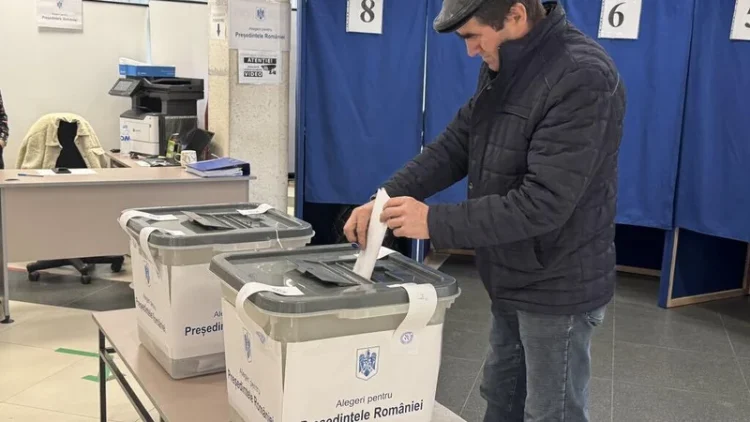 Moldovenii cu dublă cetățenie, la urne. „Am votat pentru pace în România, R.Moldova și Ucraina”. „Vrem să ne unim cu țara mama” (Reportaj)