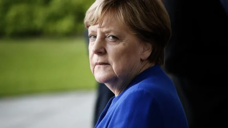 Angela Merkel a încercat să frâneze apropierea rapidă a Ucrainei de NATO