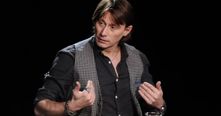 VIDEO | Marius Manole: CCR vrea alegeri ca în Rusia! Renumără până iese cine vor ei