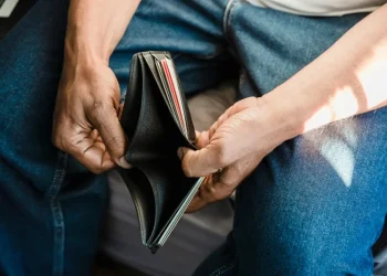 Cine achită nota de plată în 2025 pentru Ordonanța Trenuleț. Oana Țoiu (USR): ”Nu ei! Sunt zeci de exemple unde risipa e protejată” VIDEO