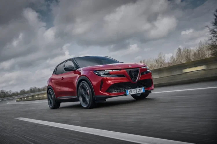 Alfa Romeo este următorul producător ce renunță la planurile pentru electrificare Alfa Romeo este următorul producător ce renunță la planurile pentru electrificare
