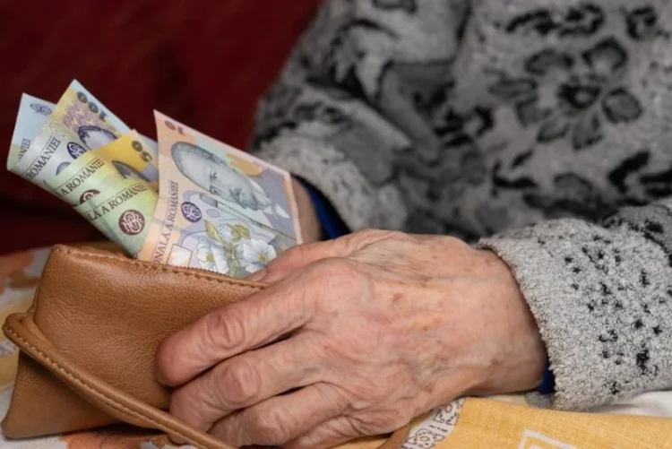 Ordonanța ”trenuleț”, atacată la Avocatul Poporului. Cine contestă înghețarea pensiilor