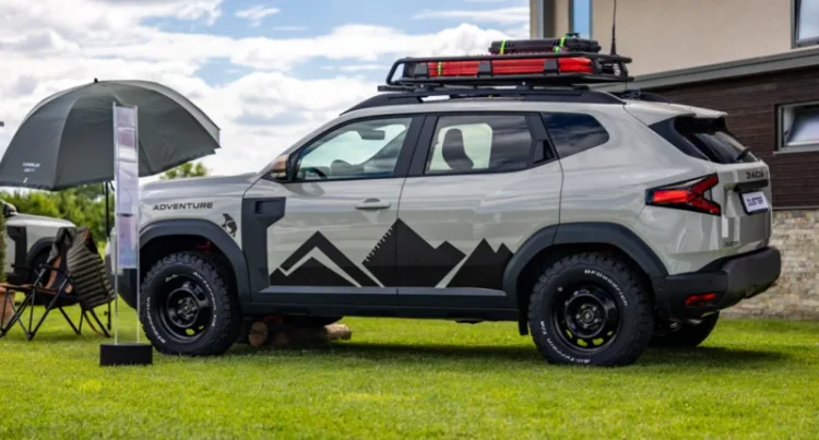 Dacia Duster va primi o motorizare hibrid cu tracțiune integrală și transmisie automată