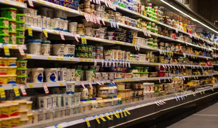 Noul an vine cu scumpiri în lanț. Cele mai mari creșteri de prețuri vor fi la alimente, după eliminarea facilităților fiscale