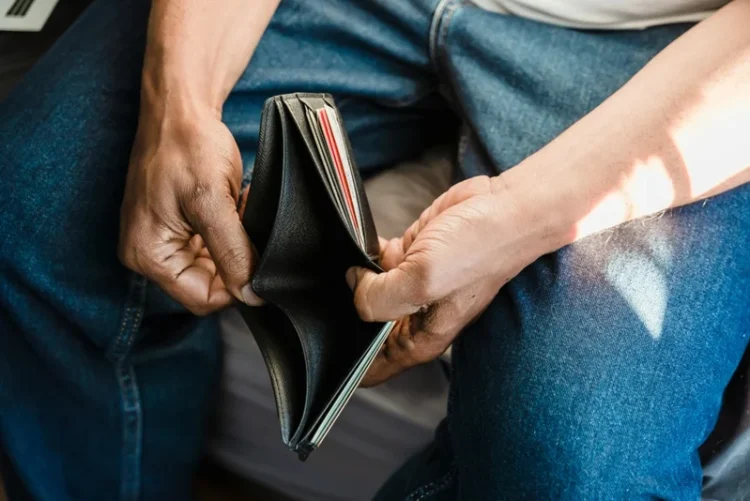 Guvernul, acuzat că pregătește un „Nordis bugetar”. Economist: „Titanicul românesc s-a lovit de ghețarul prețurilor și se scufundă”