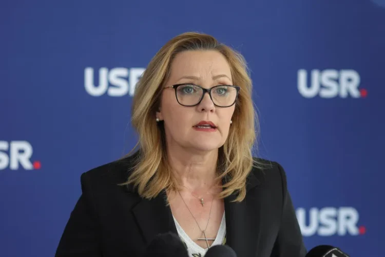 Elena Lasconi după demisia lui Iohannis: „Vine foarte târziu. Și nu ne aduce răspunsuri la întrebările care macină țara asta de două luni de zile”