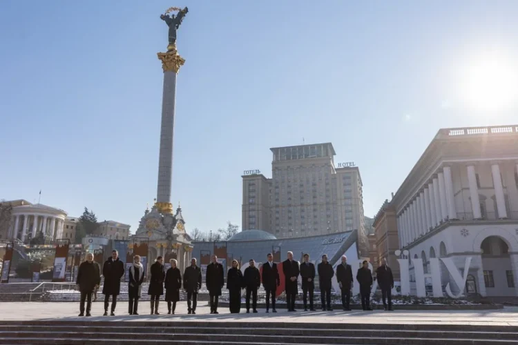 Imaginea unității europene cu Ucraina la trei ani de la invazia Rusiei: “Putin nu ne face cadou pacea. Trebuie să câștigăm pacea cu putere și unitate”