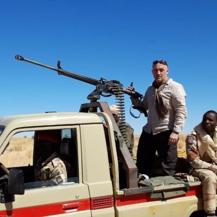 Potra a venit special din Congo pentru a organiza un protest violent în fața Curții Constituționale. Totul în sprijinul lui Călin Georgescu