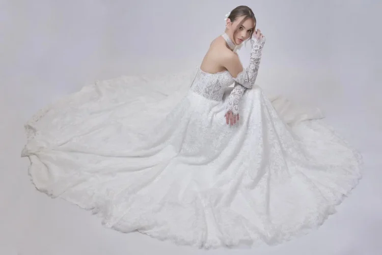 „Auzeam tot timpul: românii fură, româncele distrug familii”. Daniela Niculăesei, de la bullying și discriminare, pe copertele celor mai mari reviste de modă