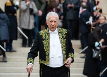 Mario Vargas Llosa, ultimul gigant al literaturii latino-americane, a murit la 89 de ani