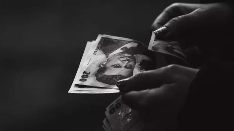 După alegeri, potopul: Guvernul a amânat după vot marile probleme economice. Ce ne așteaptă