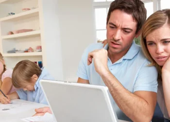 Care au fost veniturile medii lunare pentru o persoană şi pentru o familie din România, la sfârșitul anului trecut. Ce diferenţe sunt între oraşe şi mediul rural – date INS