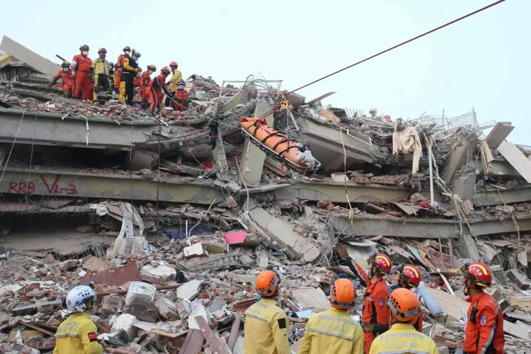 Supraviețuitorii cutremurului din Myanmar se confruntă cu lipsa hranei și a adăpostului / Războiul civil împiedică ajutorul / Bilanțul morților se apropie de 3.000