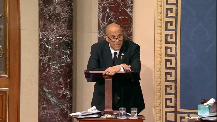 Record în Congresul SUA: Un senator a ținut un discurs de peste 24 de ore împotriva lui Donald Trump