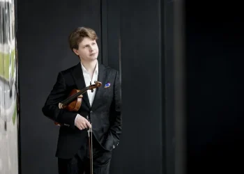 Cum ajunge un român să fie aplaudat de străini? Florin Iliescu: „Ambii părinți nu mai sunt printre noi, dar sunt sigur că sufletul lor va fi mereu acolo unde vom cânta”