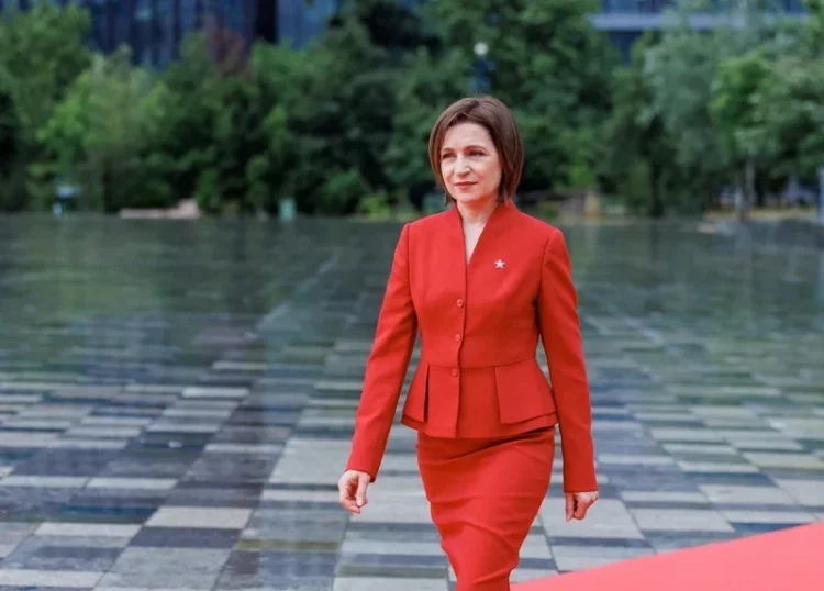 După summitul Comunității Politice Europene, Maia Sandu a votat la Ambasada României la Tirana: România are nevoie de noi și Europa are nevoie de noi în România