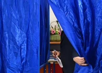 Simion n-a câștigat. Clasa politică a pierdut. Ce spune votul românilor din Belgia