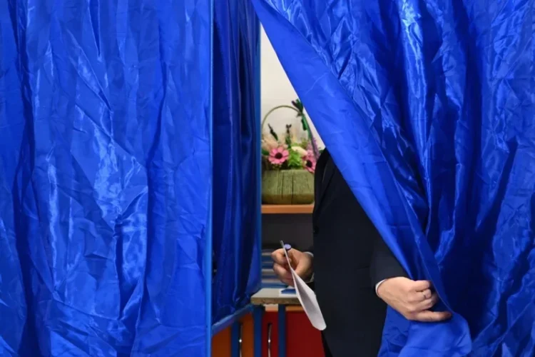 Simion n-a câștigat. Clasa politică a pierdut. Ce spune votul românilor din Belgia