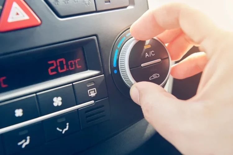 Auto sau Recirculare la aerul condiționat din mașină? Ce setare te ajută să consumi mai puțin carburant. Greșeala care îți golește rezervorul vara