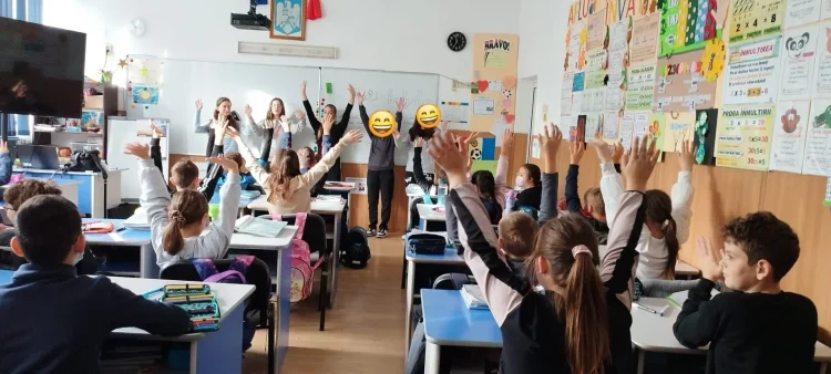 În România viitorului, educația se oprește la ușa care n-are pantofi în față. Așa a strâns Narada o generație întreagă în jurul unei idei: să nu mai lăsăm niciun copil în urmă