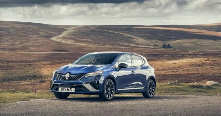 Dacia Sandero nu mai este cea mai populară mașină în Europa. Renault Clio a ocupat primul loc pentru a doua lună la rând, în timp ce vânzările de mașini electrice cresc