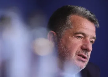 Directorul general al CFR Călători, Traian Preoteasa: Nu sunt sărac. (…) Am 4.000 de euro numai de pe chiria din Dubai. Deci, eu am peste 11.000 de euro pe lună