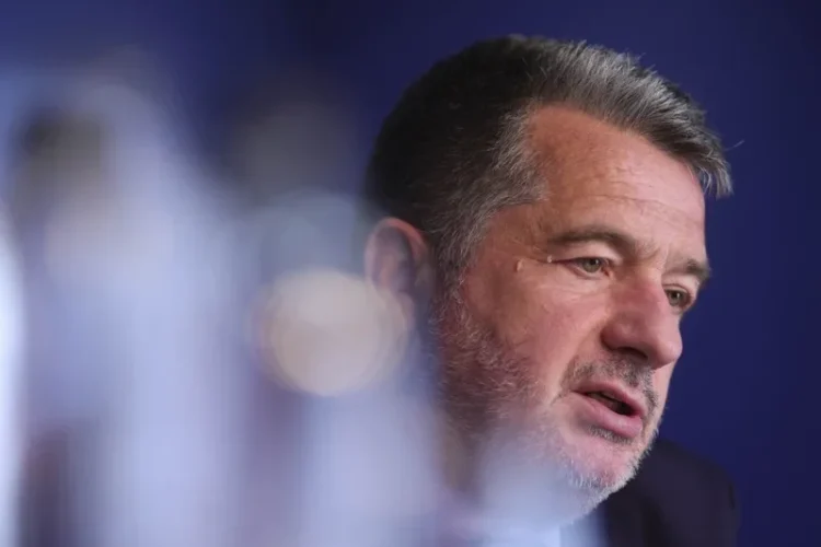 Directorul general al CFR Călători, Traian Preoteasa: Nu sunt sărac. (…) Am 4.000 de euro numai de pe chiria din Dubai. Deci, eu am peste 11.000 de euro pe lună