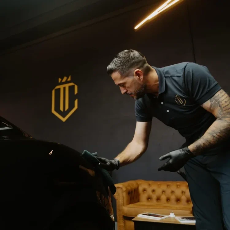 De la anturaje periculoase în adolescență la dorința de a face carieră militară în Franța. Claudiu Jijie și povestea Carttitude