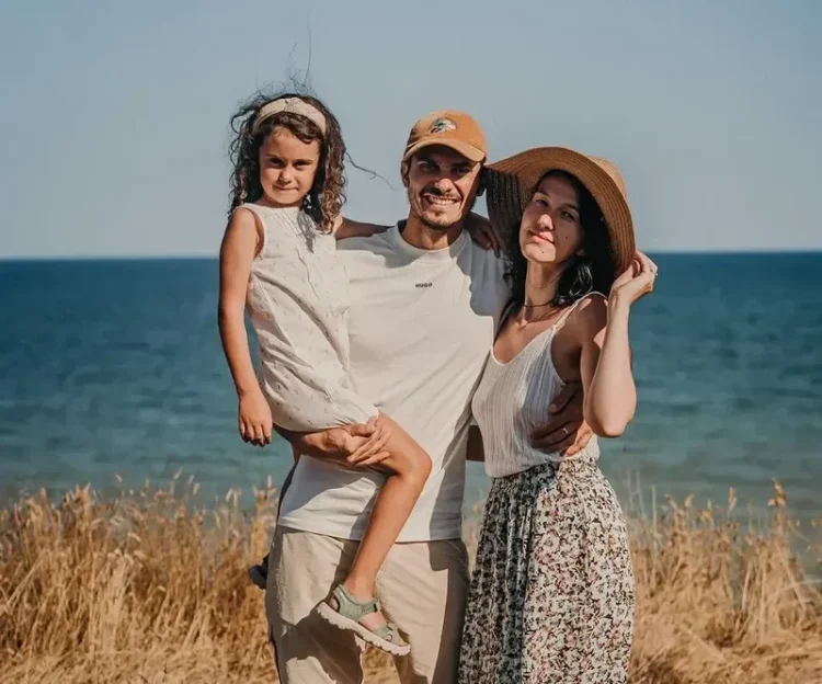Un profesor de matematică. O fostă kinetoterapeută. O fetiță îndrăgostită de călătorii. Și viața văzută din „dubi”. Eco on wheels: „Dacă alții, înaintea noastră, au trăit cu puțin, putem și noi. E vorba doar de alegere”