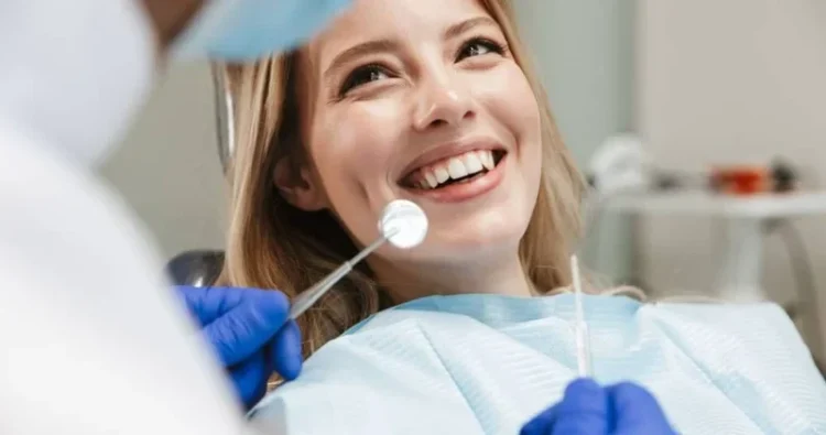 Cât mai costă o vizită la dentist în 2025? Prevenția, mai ieftină decât tratarea