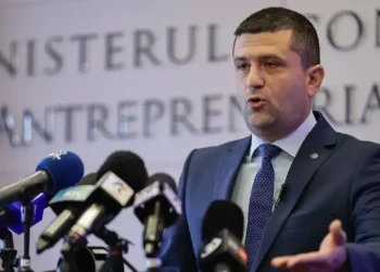 Două firme cu trei angajați aleg directorii companiilor de stat care primesc salarii uriaşe: „Este geniul răului”, spune ministrul Economiei