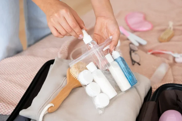 Limita de 100 ml pentru lichide în bagaj, eliminată și pe aeroporturile din România. Când dispare restricția de pe Otopeni