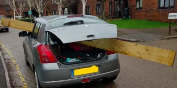 Codul Rutier 2025: Este legal să transporți bunuri voluminoase mai lungi decât mașina? Ce ai voie, ce obligații ai și ce amenzi riști