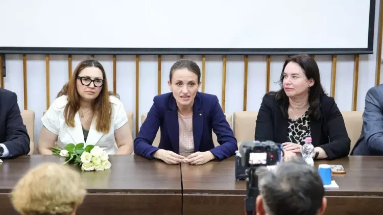 Oana Țoiu a vorbit la Kiev despre școli și slujbe religioase în limba română. 31 august va deveni Ziua Limbii Române și în Ucraina