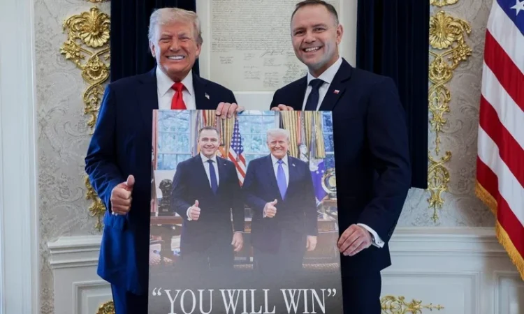 „Vom ajuta Polonia să se apere”, îl întâmpină Trump la Casa Albă pe noul președinte polonez, aflat la prima vizită externă: Vom crește prezența militară SUA dacă Polonia dorește